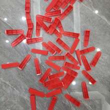 Sistema de nivelamento de azulejos com 100 peças/pacote, base branca, espaçadores de 1,5 cm, 2 cm e 2,5 cm, clipes de plástico vermelho de 7,5 cm, feitos de novo material PP, não danificam os azulejos.