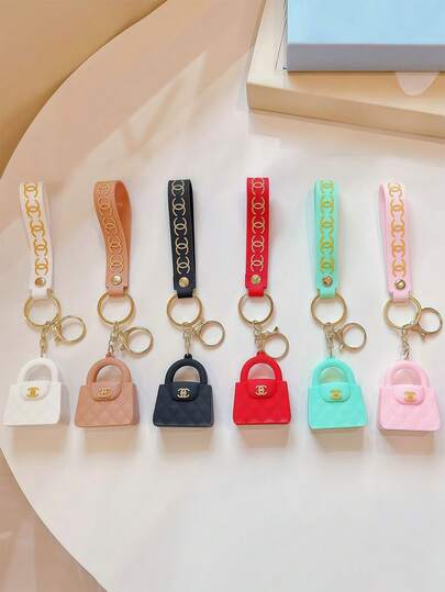 1个经典休闲钥匙扣，多功能包包配饰，汽车配饰，包包挂饰，学院风和哥特风包包挂饰，带身份证卡槽，汽车配饰，包包挂饰