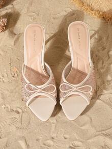 On feet& in love 女士时尚优雅尖头水钻蝴蝶结绑带露趾套脚穆勒高跟凉鞋，适合搭配连衣裙、春夏装束 - 杏色 - 查看 6
