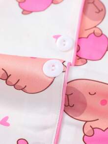 两件套儿童可爱休闲睡衣套装，粉色小猪印花柔软短袖上衣和短裤，可爱的水豚爱心印花图案，适合儿童派对、日常穿着和居家穿着，是送给孩子的绝佳礼物。 - 白色 - 查看 6