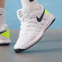 Nike Zapatillas de tenis versátiles y cómodas para entrenamiento VAPOR X para niños mayores - Blanco/Verde - Ver 1