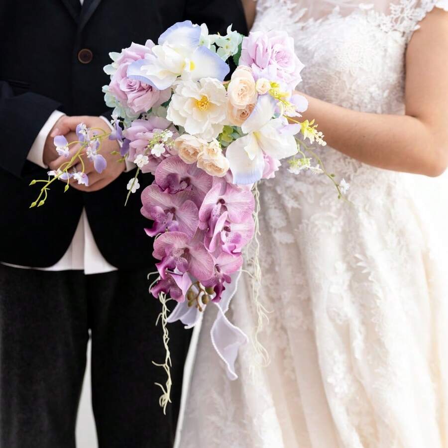 1 Stück romantischer Brautstrauß, Wasserfallstrauß, Brautjungferstrauß, künstliche Rosen Hochzeitsdekoration, Bräutigam & Trauzeugen Ansteckblume, für Boho Hochzeitszeremonie, Jahrestag Wurfstrauß, Abschlussball, Heim-Büro-Esszimmer-Raumdekoration