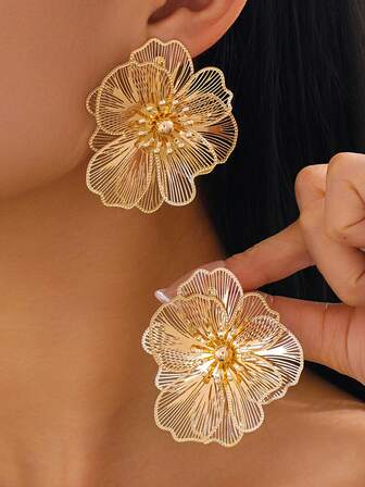 1 Pair Vintage Asymmetrical Floral & Leaf Geometric Textured Gold-Tone Earrings, Unique Gift For Women, Suitable For Nightclub
