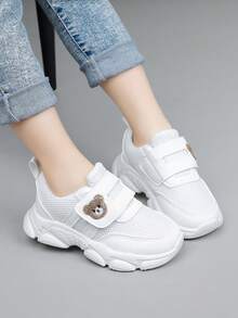 1双婴儿休闲运动鞋，网面透气舒适魔术贴女童户外跑步鞋