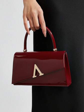 Este elegante y discretamente lujoso embrague de piel patentada de unicolor es ligero y portátil, adecuado para adolescentes, mujeres, estudiantes universitarios, jóvenes profesionales y trabajadores de oficina. Es una opción ideal para la oficina, el campus, el trabajo, los negocios, los desplazamientos, las actividades al aire libre, los viajes, los picnics, las fiestas, las bodas, las galas y las cenas formales.