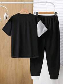 Conjunto de camiseta de manga corta con estampado de dibujos animados y pantalón de chándal para niños pequeños - Negro - Ver 2