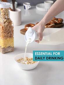 Diese quadratische Wasserflasche ist aus transparentem Kunststoff mit Klapptop-Design und stoßabsorbierender Funktion. Sie eignet sich zum Aufbewahren von Wasser, Eistee, Saft, Limonade, Milch, Cold Brew Kaffee und mosambikanischen Cocktails. Sie ist ein unverzichtbares Küchenutensil für Feiertagsdekorationen und ein hochwertiges Küchenhelfer für Zuhause. - Verschiedenfarbig - Übersicht 4