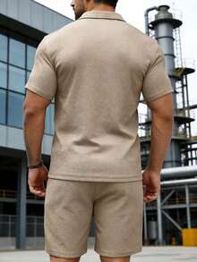 2 pezzi/set polo da uomo attillata in maglia texturizzata e pantaloncini, abbigliamento casual quotidiano per vacanze come San Valentino, Pride Month, Festa del Papà, Pasqua, Ramadan, Festa del Lavoro - Cachi - Visualizzare 4