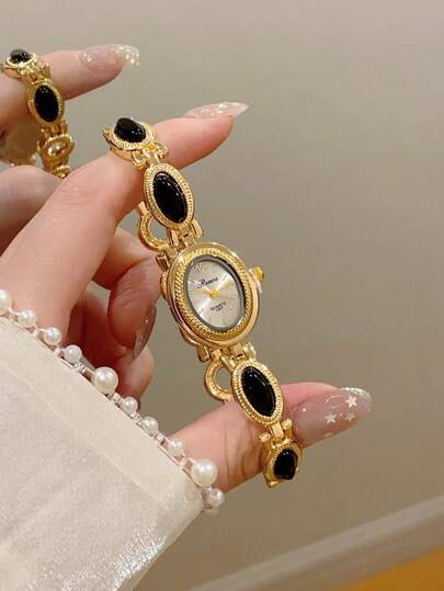 1 款红色/粉色椭圆形石英女表，精致小巧，适合日常佩戴、生日/新年礼物、休闲聚会和派对等场合。