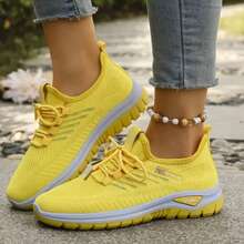 Tênis Esportivos Casuais Novos Femininos, Confortáveis e Respiráveis com Padrão de Escama de Peixe, Cadarço Baixo, Logotipo Lateral, Malha, Adequados para Esportes, Outdoor, Corrida, Caminhada, Uso Diário - Amarelo - Visão 2