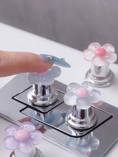 1个闪亮马桶冲水按钮，适合留长指甲的女士。浴室装饰，秋季装饰。M-Diamond马桶按钮，小星星马桶按钮，卡通花朵马桶冲水把手，花朵造型马桶冲水按钮，马桶水箱按钮，花朵造型马桶冲水执行器，马桶冲水按钮按压工具