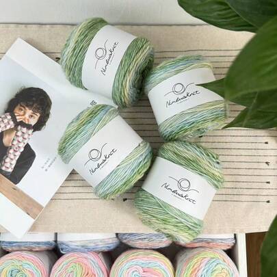 4-Piece Set Of Gradient Yarn (30% Wool,  70% Acrylic, 400g) For DIY Crochet And Knitting Sweaters, Scarves, And Shawls. DIY Material Kit For Halloween, Weddings, Birthday Decorations, Essential Set For Beginner Crocheters, Christmas Gift.