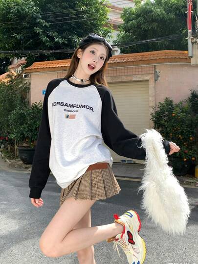 一套撞色拼接插肩袖字母印花休闲宽松超大款卫衣，日系学生日常穿搭，Y2K校园风，春秋季