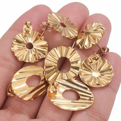 10-delige set oorknopjes van 304 roestvrij staal met 18-karaats goudplating, in verschillende stijlen, ideaal voor het zelf maken van sieraden met bedeltjes. Accessoires voor het maken van oorbellen van roestvrij staal voor dames. Handgemaakte accessoires voor dames.