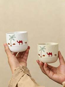 Xícara de cerâmica texturizada com estampa de camelo do deserto, estilo Oriente Médio (1 unidade). Ideal para café da manhã, leite e água. Decorativa e prática, perfeita para cafés sauditas. Feita em cerâmica de alta qualidade, com capacidade de 230ml, ideal para apreciar café turco, chá preto e café árabe. Perfeita para receber convidados, em encontros, cafés ou para uso diário. Representa perfeitamente o estilo de vida e o paladar do Oriente Médio. - Multicolorido - Ver 11