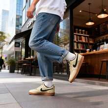 男鞋 男子低幫休閒板鞋 NIKE COURT VISION LO日常通勤舒適運動休閒鞋 HV4506-200 - 淺卡其色/紅杉綠/橡皮中褐 - 查看 10