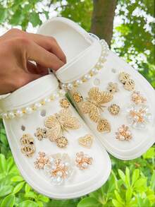 Conjunto de 20 peças de acessórios para sapatos de jardim DIY - Borboleta dourada com strass e flor de camélia com pérolas, presilhas removíveis com corrente de pérolas, ideais para sandálias de praia, sapatos vazados, presentes e para todas as estações. - Ouro - Ver 2