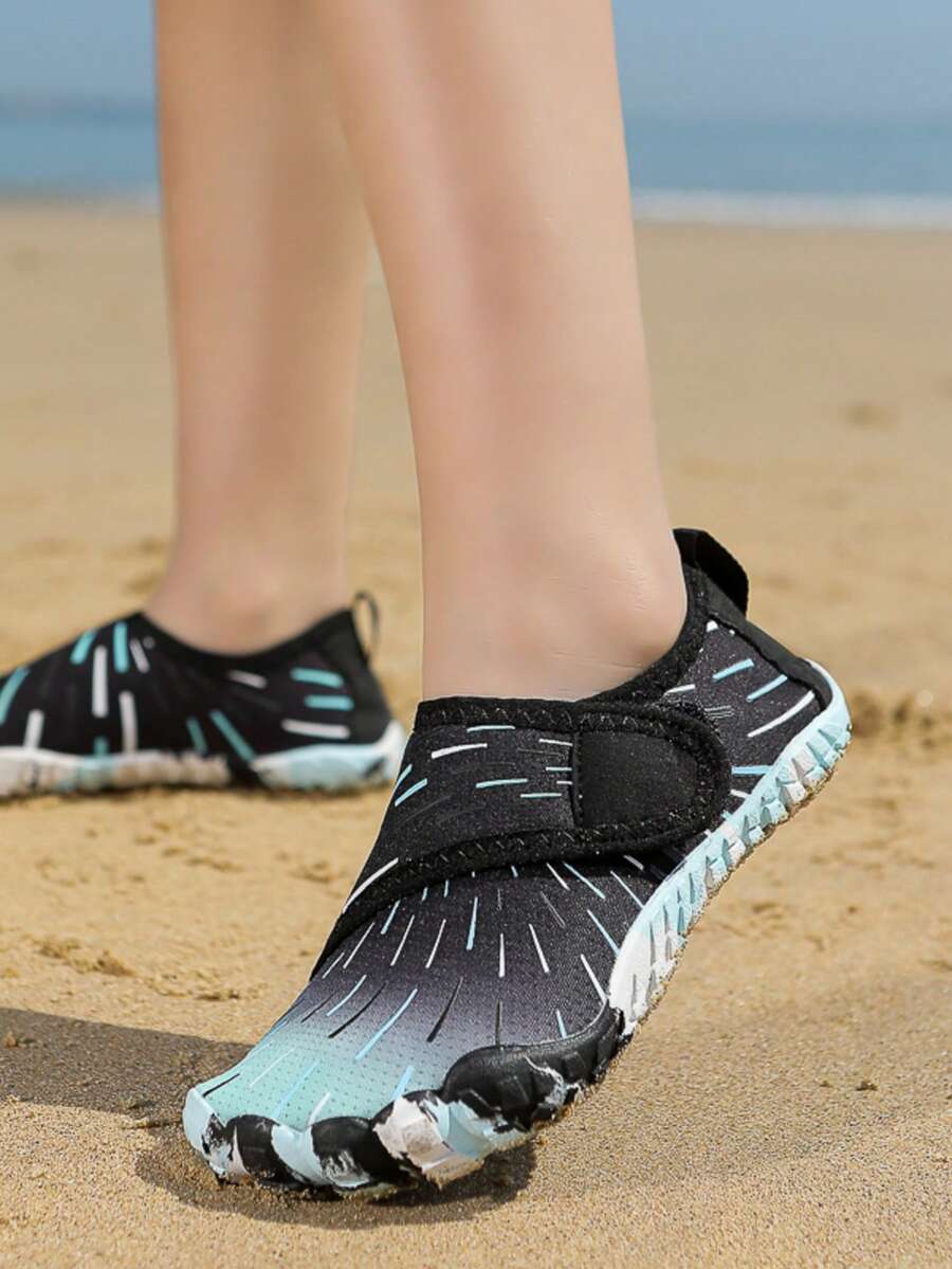 1 Pair Kids Breathable Mesh Upper Rubber Sole Hook And Loop Closure Water Shoes & Sandals, Suitable For Beach, Wading, Outdoor Activities, Swimming, Running, School - Black - View 1