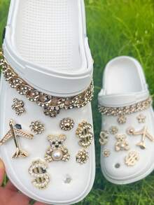 Conjunto de 20 peças de sapatos de jardim DIY com pérolas, strass, ursos e aviões. Acessórios para sapatos com fivela de corrente dourada com strass e flores removíveis. Ideal para sandálias, sapatos vazados, presentes de Natal e para todas as estações. - Ouro - Ver 6