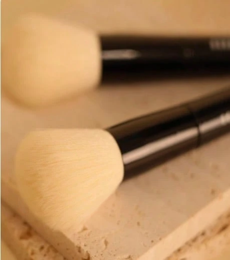 Bobbi Brown 全效遮瑕刷，适合日常使用 - 黑色 - 查看 1