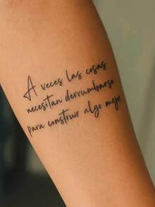 1张手写外语短语，励志书法英文名言临时纹身贴纸，防水防汗可水洗，可持续2-3天，适合日常使用