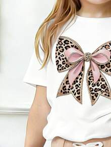 Conjunto de top de manga corta con cuello redondo y estampado de lazo, y pantalones acampanados para niñas pequeñas - Blanco - Ver 3