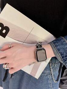 1 pieza Correa de reloj de mujer de metal plateado y cuero negro compatible con IWatch de 38mm, 40mm, 41mm, 42mm, 44mm, 45mm, 46mm, 49mm, pulsera de reloj de lujo y moda, accesorio de reloj inteligente elegante compatible con Apple Watch Series 11 SE3 10 9 8 7 6 5 4 3 2 1 Ultra 3/2/1, correa de reloj elegante compatible con las correas , accesorio de pulsera de reloj, compatible con Apple Watch, correas para smartwatch, adecuado para uso diario, combinación de atuendos, gran regalo para mujeres, amigos, familia - Plateado - Ver 4