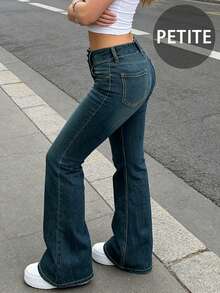 女士休闲时尚深色水洗弹力腰喇叭牛仔裤，低腰，纽扣闭合，娇小款