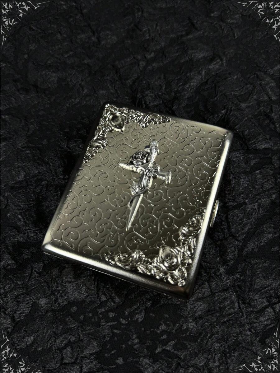 Porta-cigarros vintage feito à mão | Caixa de cigarros gótica em metal | Design original com cruz de rosas e renda de pérolas artificiais, Rose Knight | Capacidade para 20 cigarros padrão, confortável de segurar | Durável e requintada | Ideal como presente para amigos e familiares ou para uso pessoal | Presente de alta qualidade para namorado/parceiro