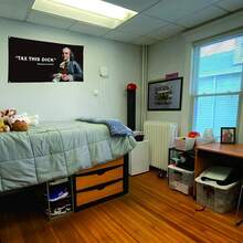 Kissing The Homies Goodnight Funny Quote Flags Cool Meme Flags Banner Room Guys Men Bedroom Mancave College Dorm Indoor Inside Wall Fun Tapestry Hangings FranklinTapestries Wall Hanging Decor Wall Cloth Wall Covering Home Decorations For Bedroom Dorm Art Poster Artwork Large Christmas Wall Art Christmas Room Decor Christmas Home Decor Decorations For Living Room Bedroom Bathroom Family Room Man Cave Dorm Dining Room Kitchen Classroom Apartment Bar Banner Wall Flag/Banner/Poster/Gift For Students, Sport Teams Friends Coworkers Classmates Father Son Grandpa Family Organization Corporation Adults Teenagers College Classroom, Garden, Sports, Home, Games Outdoor Indoor Meetings Gatherings Weddings Activities Dorm Office 60x40inch 60x50inch 80x60inch 90x60inch - 預設 - 查看 5