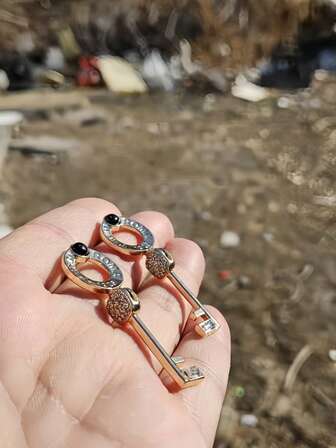 2件套水钻心形耳环，时尚精致，夸张设计，女性必备单品。