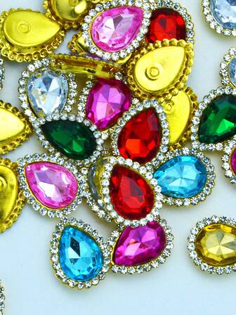 50 st/förpackning blandade färger droppformade strass, med guldfärgad metallbakgrund, glittrande akrylstenar för gör-det-själv-pyssel, kläder, bröllopsdekorationer, julklappar