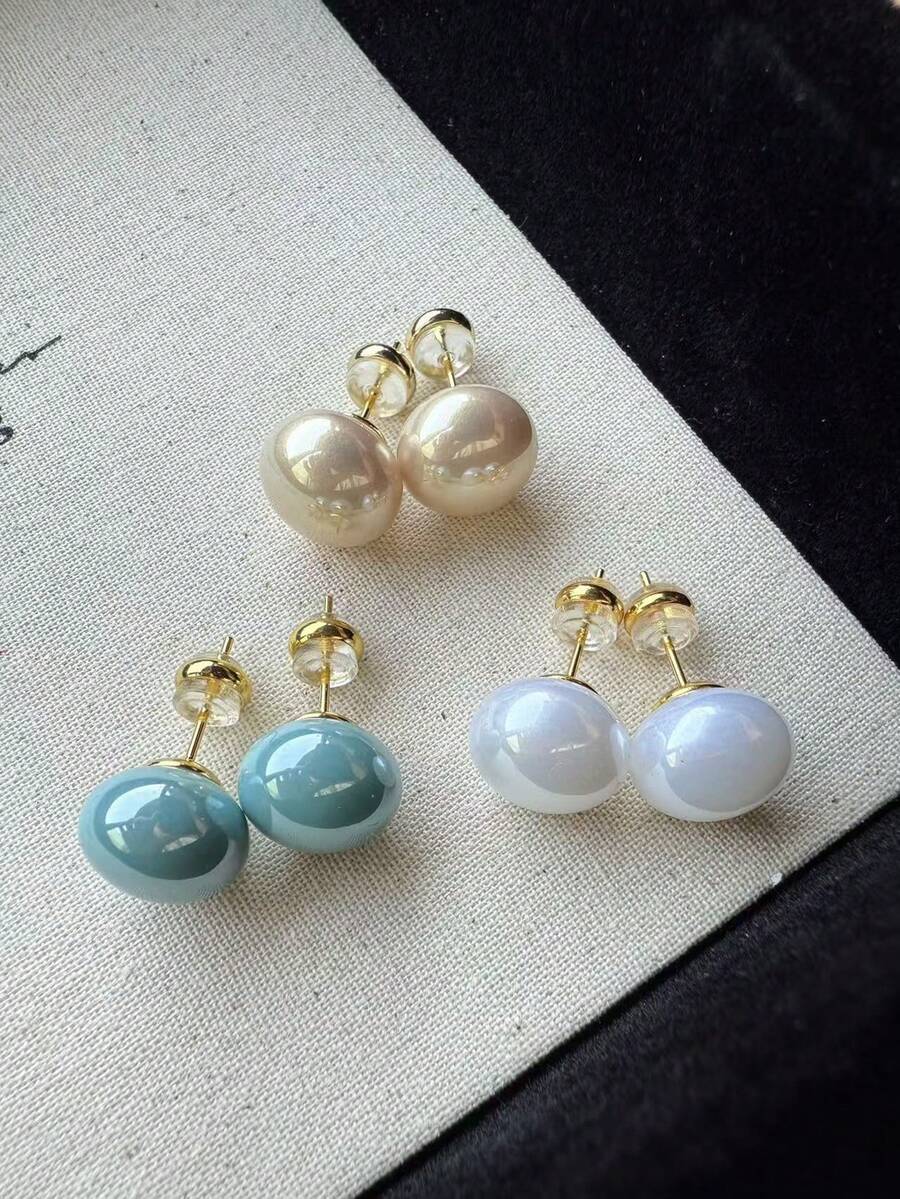 3 đôi bông tai đính ngọc trai giả kiểu dáng retro dễ thương, đơn giản, ngọt ngào với ba màu trắng, xanh dương và nâu nhạt, nhẹ nhàng, sang trọng, thanh lịch, thích hợp cho cả đi làm và đi chơi, dành cho phái nữ. - Bộ đồ A - Xem 1