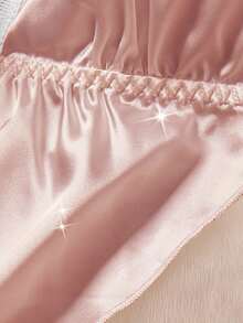 情人节礼物蕾丝缎面性感内衣套装 - 吊带开衩文胸和弹力短裤 - 女士贴身睡衣