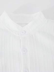 Bộ áo sơ mi và áo choàng dệt kim 2 món dành cho bé trai, lấy cảm hứng từ các yếu tố văn hóa phong phú, kết hợp giữa thiết kế truyền thống và hiện đại, mang đến nét độc đáo cho trang phục của bé trai. - trắng - Xem 8