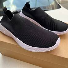 Versatile Soft Women's Sports Shoes, Suitable For Both Men And Women, Comfortable Casual, Suitable For Running And Fitness, Strong Barefoot Feel, Spring/Autumn - Black - View 2