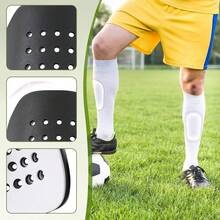 透气穿孔足球护腿板，强力冲击防护，PP材质，适用于足球比赛和训练，男女通用，紧贴小腿。