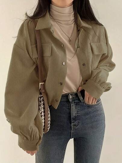 女士卡其色短款外套，复古休闲工装风上衣，显瘦拉长身形，抽绳下摆可调节