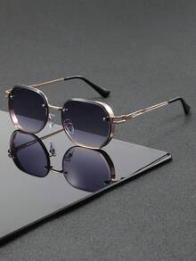 1副男士几何金属方形全框有色镜片眼镜，精致经典流行设计，完美ins风时尚眼镜，适合度假、商务休闲、外出等各种场合的穿搭配饰。 - 彩色 - 查看 5