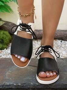 女士双色系带舒适坡跟凉鞋，适合夏季穿着，大码可选 - 黑與白 - 查看 3