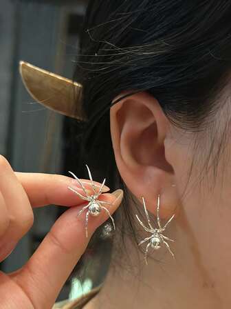 1 Pair Realistic Spider Decor Earrings, Suitable For Women's Daily Wear