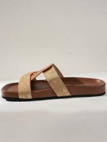 Sandale plate cu model de piele de șarpe auriu pentru femei, la modă, maro, confortabile, pentru plajă, sandale pentru femei cu design minimalist, toc jos și talpă groasă, sandale pentru femei, stil resort, fără slip-on, cu vârful deschis - Maro - Vizualizare 4