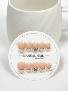 JUTI 10 piezas de uñas postizas cortas de almendra 100% hechas a mano y pintadas a mano | Rosa nude con borde dorado fino, decoración de lazo de strass dibujado a mano, arte de uñas de moda, lujoso, delicado, suave y elegante | Reutilizables para uso diario y reuniones de té de la tarde - Multicolor - Ver 3