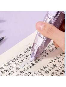 1 pieza Cinta correctora con forma de bolígrafo, utilizada para modificar errores tipográficos, suministros escolares y de oficina creativos con núcleos rellenables, temporada de regreso a clases, útiles escolares, útiles para estudiantes, oficina, regalos navideños