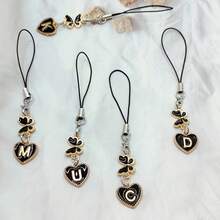 1 Stück schwarzer Legierung Herz-förmiger Anhänger mit englischen Buchstaben, zierlicher Schmetterling Handykordel, Taschenanhänger, Handykette, Schlüsselanhänger, Herren Handyzubehör, Handyanhänger, Handydekoration, geeignet als Neujahrsgeschenk, Valentinstag Geschenk, Geschenk für Freunde, Freundin, Freund, kompatibel mit Android und den meisten Smartphones, Geschenke für Mutter, Familie, Freunde, Kinder, Geburtstag, Feiertage Handykette - Schwarz - Übersicht 3