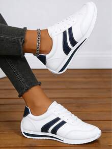 2026 Fall New Women's Casual Sneakers. Plastic Upper With Simple Striped Design. Classic Laces For Easy On And Off. Lightweight And Soft Sole For Comfortable Walking. Perfect For Everyday Strolls And Shopping. Durable And Easy To Care For. Perfect With All Kinds Of Casual Pants. Basic Style For Versatile And Practical Use.Must-Have Outfits For Valentine's Day - 寶藍色 - 查看 4