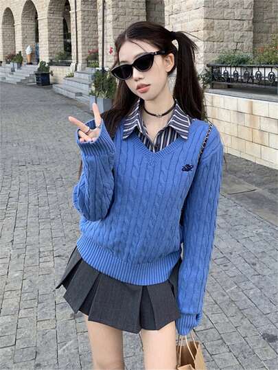 2026 Vår Höst Blå Kabelstickad Tröja - Elegant Avslappnad Söt Preppy Stil V-Ringad Långärmad Oversized Damtröja & Damtopp | För Unga Damer & Damer, Perfekt För Alla Hjärtans Dag/Kvinnodagen/Mors Dag/Ledig Tillhåll/Tillbaka Till Skolan/Festsammankomst/2026 Preppy Retro