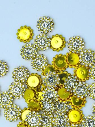 50 st/förpackning 14 mm handgjorda solros-strass-påsydda glaskristallpärlor, glänsande sömnadspärlor med hål, guldfärgade ädelstenar i botten för DIY-pyssel, kläder, klänningar, väskor, skor, broscher, örhängen