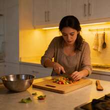 Această placă de tăiat din bambus gros, de înaltă calitate, este durabilă și rezistentă. Este o placă de tăiat dreptunghiulară din lemn, potrivită pentru prepararea cărnii, legumelor, fructelor și grătarului. Disponibilă în dimensiuni mici, medii și mari. - Caisă - Vizualizare 3