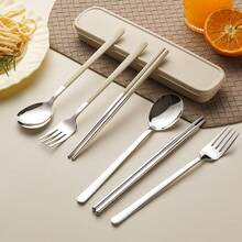 3件套不锈钢餐具，奶油色便携式餐具收纳盒，适合学生和上班族使用，包括勺子、叉子和筷子。